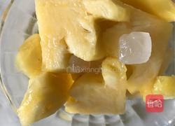 蒸甜蜜菠萝配酸奶的做法图解1