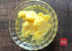 蒸甜蜜菠萝配酸奶的做法图解3