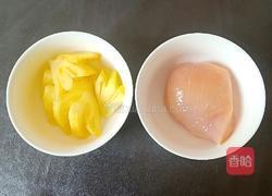 菠萝炒鸡胸肉的做法图解1