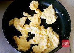 虾仁炒鸡蛋的做法图解4