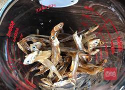 蒸小鱼干的做法图解1