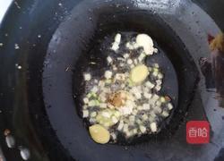 酱炖鲫鱼茄子的做法图解3