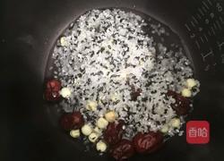黑米莲子红枣粥的做法图解4