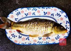 蒸野生鲤鱼的做法图解1