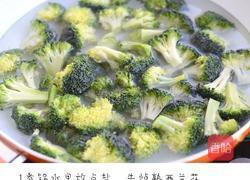 【西兰花鲜虾焗饭】的做法图解1