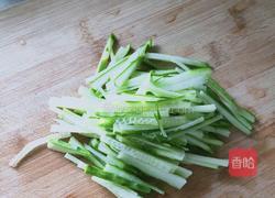 黄瓜拌甘蓝的做法图解2