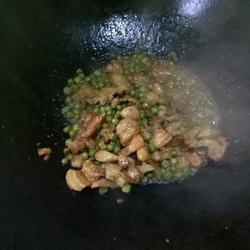 豌豆粒炒五花肉