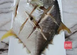 # steamed vegetable# Illustration of how to make steamed golden pomfret 8