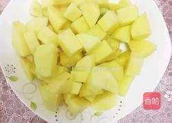 土豆烩肉的做法图解2