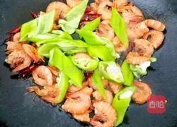 双椒炒海虾的做法图解5