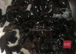 木耳炒鸡蛋的做法图解1