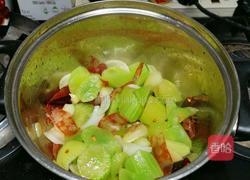 十分钟之速食 青笋炒香肠的做法图解4