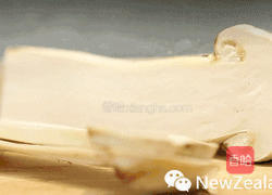 松茸新西兰花胶汤的做法图解3