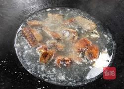 荷叶蒸腊鱼的做法图解3