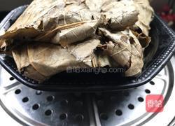 荷叶蒸腊鱼的做法图解10