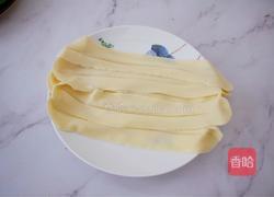 饺子皮油泼面的做法图解1