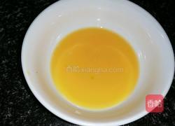 蛋壳蒸蛋的做法图解2