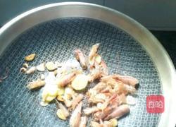 滑蛋虾仁饭的做法图解2