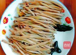 凉拌黄花菜的做法图解1