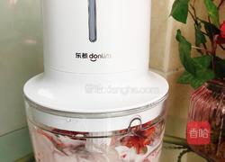 粉红草莓奶昔的做法图解4