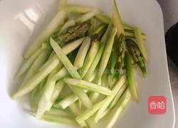 芦笋虾仁炒蛋的做法图解4