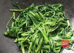 五花肉炒空心菜的做法图解4