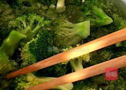 虾仁西兰花的做法图解1