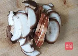 How to make egg noodles with mushrooms, chicken and cabbage 1