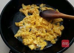 豌豆炒鸡蛋的做法图解4