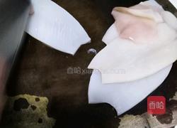 鱿鱼筒爆炒青椒红的做法图解1