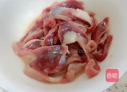 菜椒炒鸭肫的做法图解1
