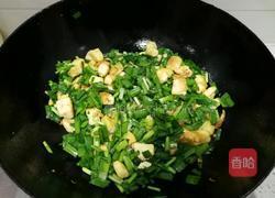 豆腐炒韭菜的做法图解4