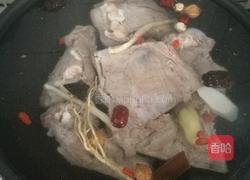 玉米胡箩卜炖筒子骨(电磁炉)的做法图解5