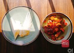 鱼翅骨栗子干玉竹百合松茸汤的做法图解3