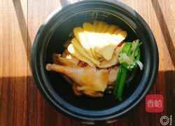 鱼翅骨栗子干玉竹百合松茸汤的做法图解4