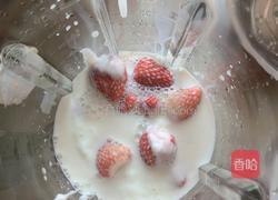 草莓黄桃酸奶奶昔(粉红佳人)的做法图解5