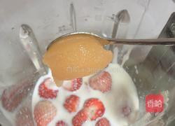 草莓黄桃酸奶奶昔(粉红佳人)的做法图解6