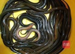 爆炒野生黄鳝的做法图解1