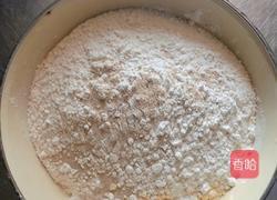 荠菜鲜肉煎包的做法图解1