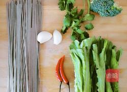 减肥餐～凉拌荞麦面的做法图解1