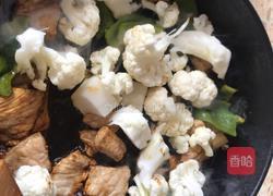 平菇炒花菜的做法图解5