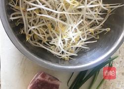 五花肉炒豆芽的做法图解1