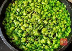 辣味榆钱炒肉的做法图解2