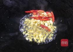 双椒炒野芹菜梗的做法图解10