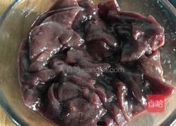 蒜苗炒猪肝的做法图解1