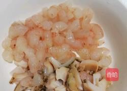 虾仁鲍鱼猪肉水饺的做法图解1