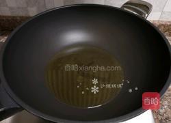 酸菜油豆腐烧肥肠的做法图解5