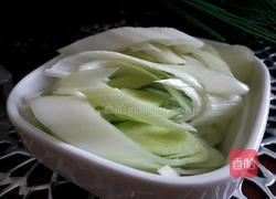 青蒜炒豆皮的做法图解1