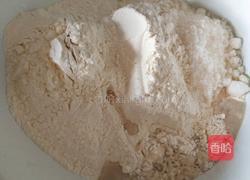 韭菜菠菜素包子的做法图解2