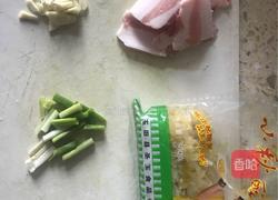 酸菜粉丝冻豆腐的做法图解1